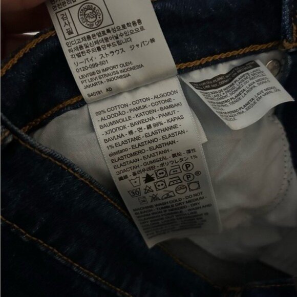 NWT Levi’s Premium Wedgie Icon Jeans High Rise Tapered Leg Denim Aritzia Sz 28 - Picture 6 of 14